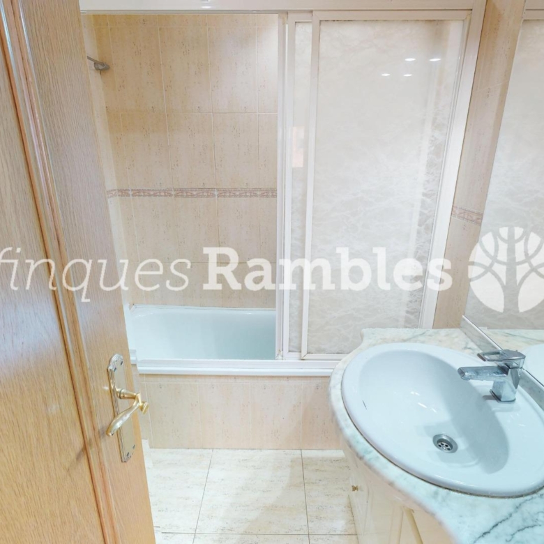Piso de 3 habitaciones con suite y balcón en Vilanova del Camí