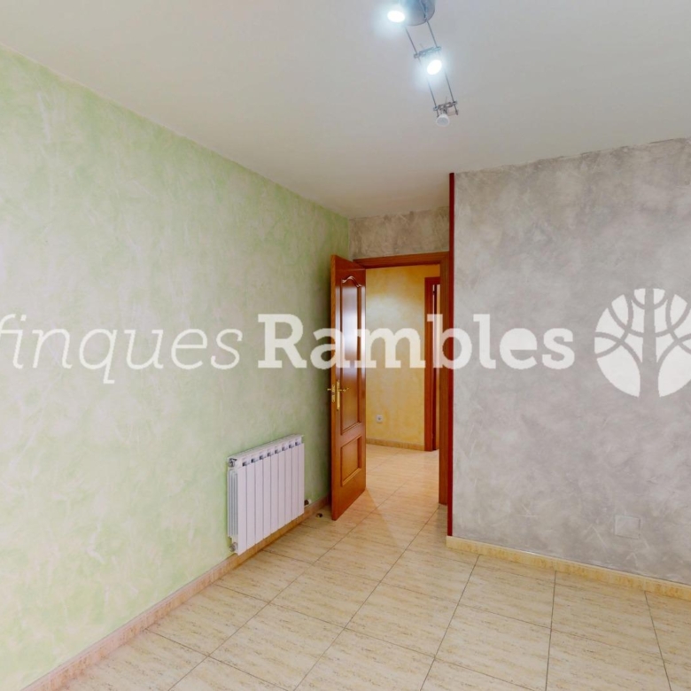 Piso de 3 habitaciones con suite y balcón en Vilanova del Camí