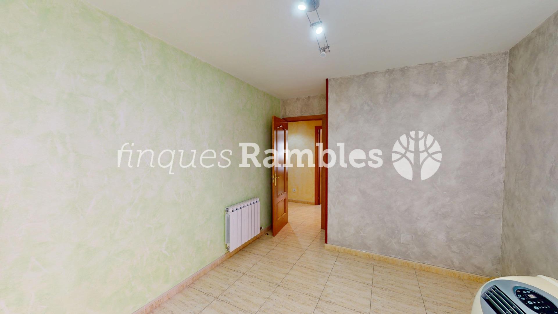 Piso de 3 habitaciones con suite y balcón en Vilanova del Camí