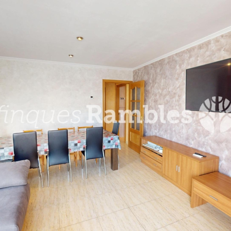 Piso de 3 habitaciones con suite y balcón en Vilanova del Camí
