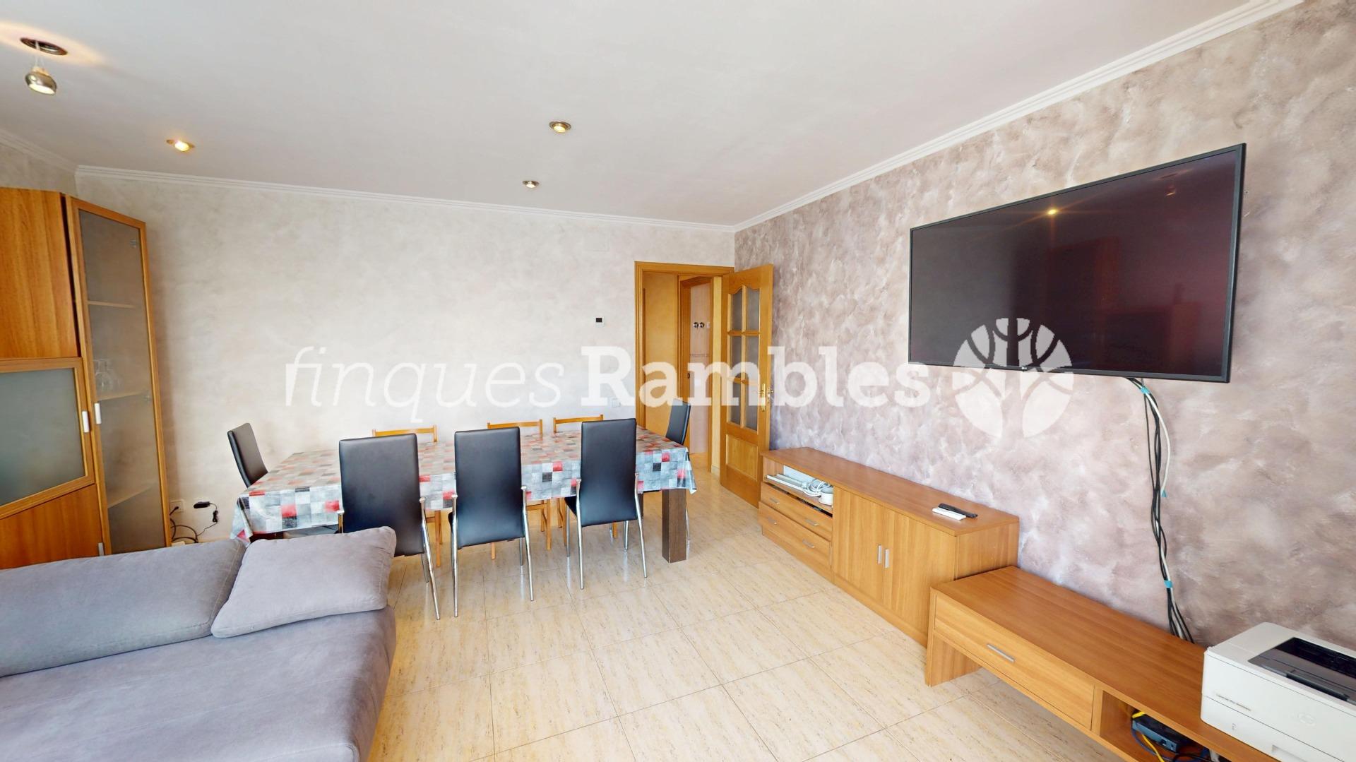 Piso de 3 habitaciones con suite y balcón en Vilanova del Camí