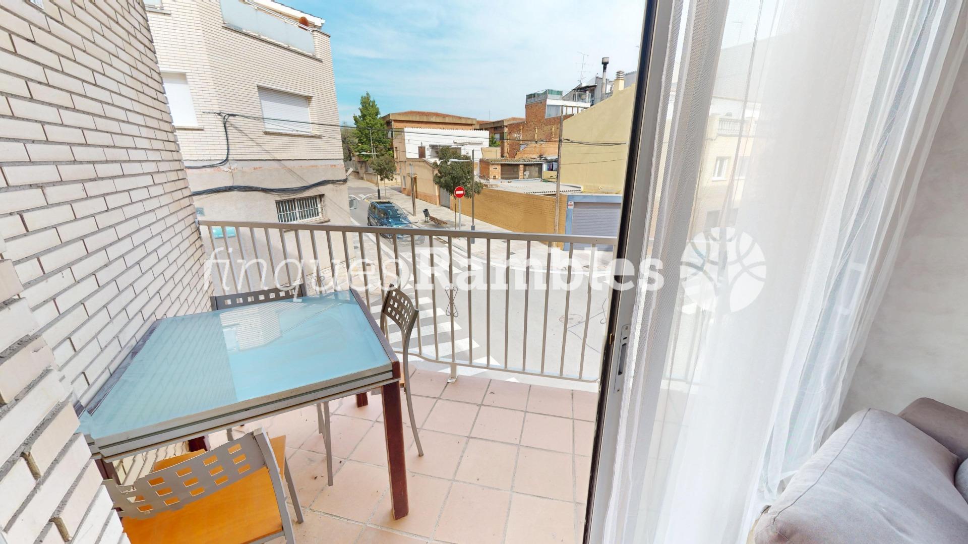 Piso de 3 habitaciones con suite y balcón en Vilanova del Camí