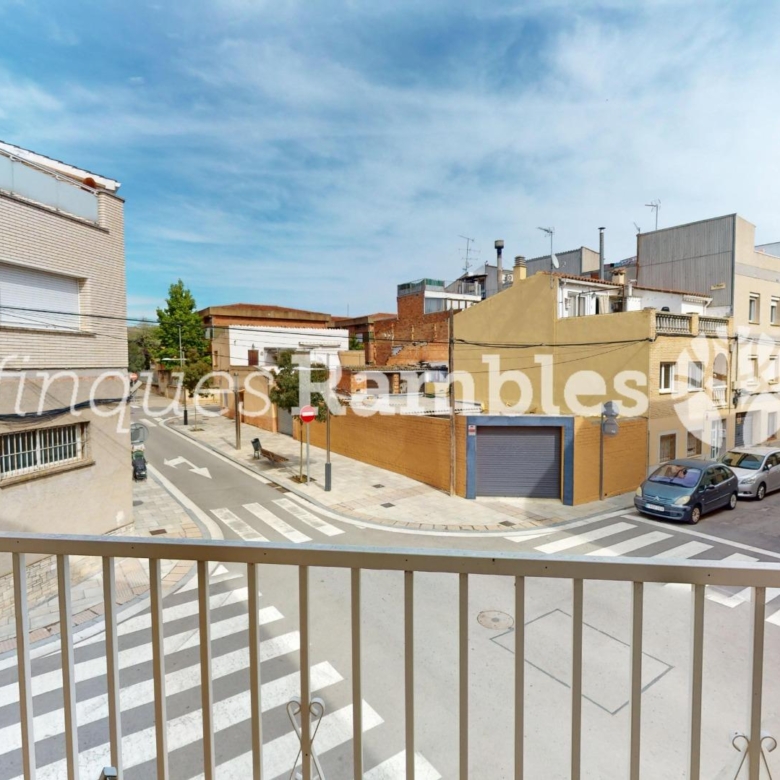 Piso de 3 habitaciones con suite y balcón en Vilanova del Camí