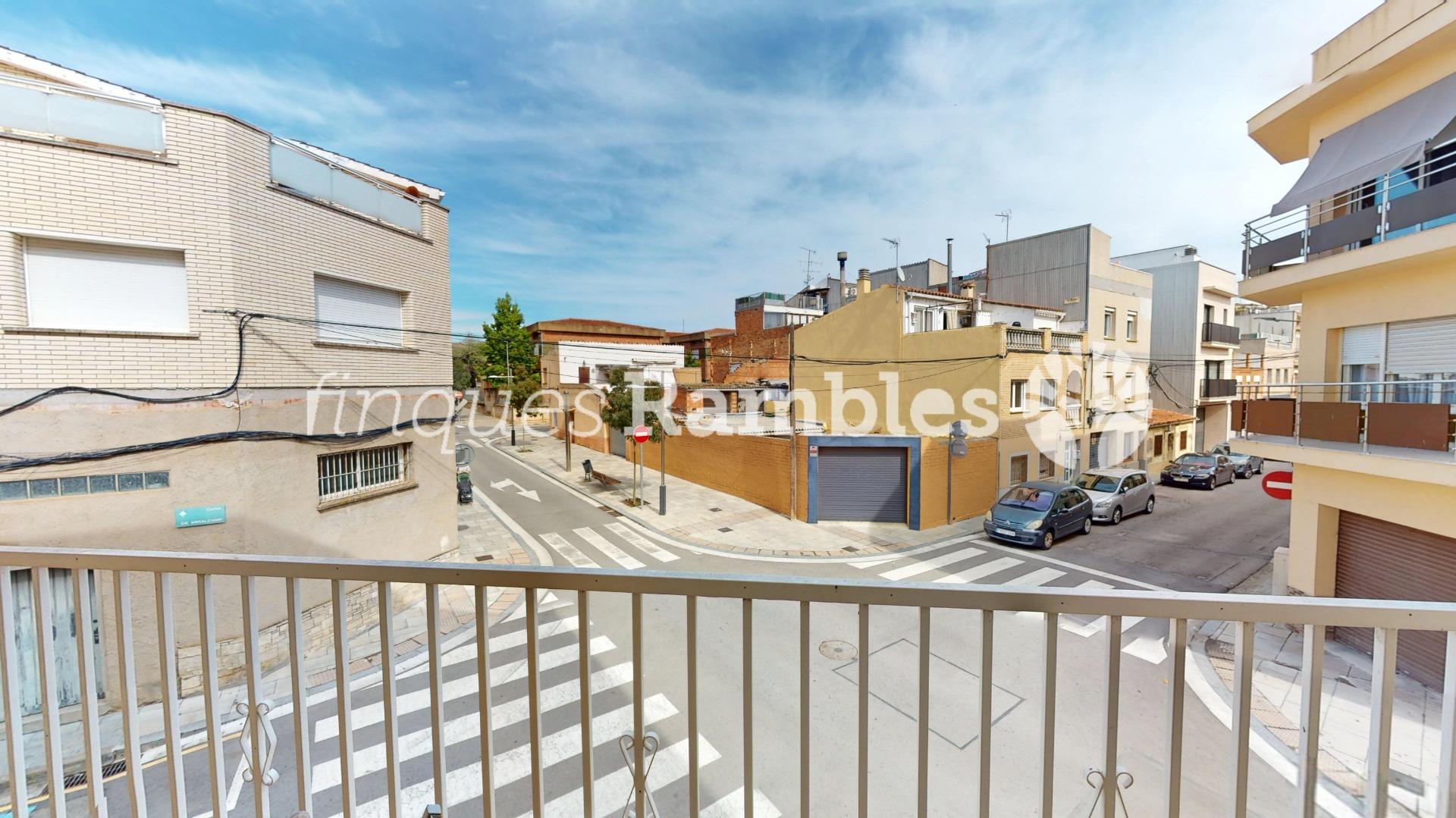 Piso de 3 habitaciones con suite y balcón en Vilanova del Camí