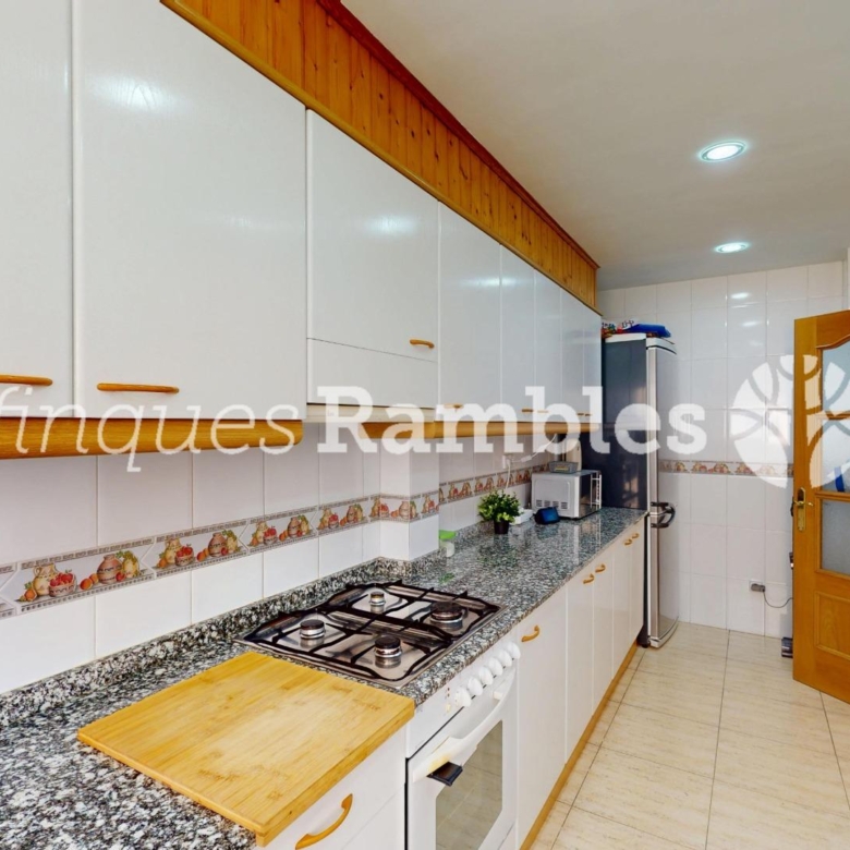 Piso de 3 habitaciones con suite y balcón en Vilanova del Camí