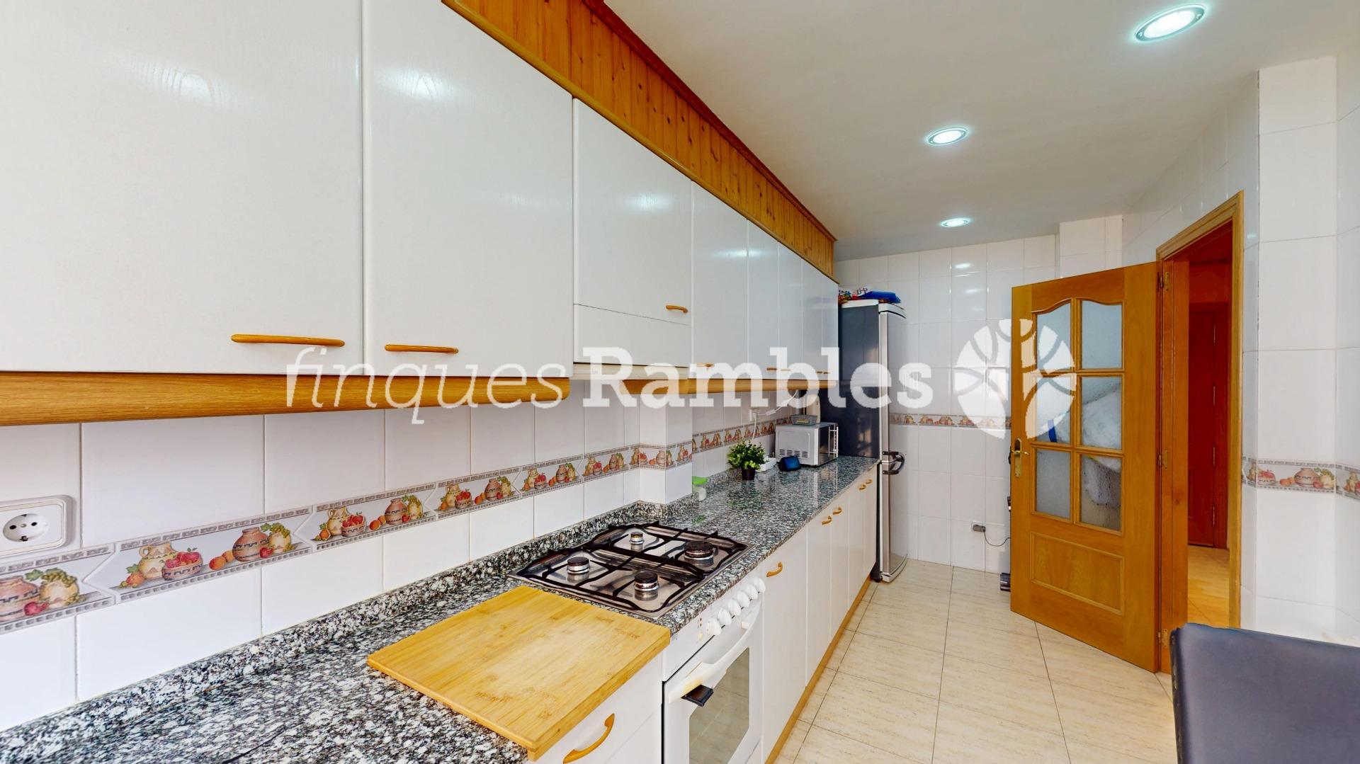 Piso de 3 habitaciones con suite y balcón en Vilanova del Camí
