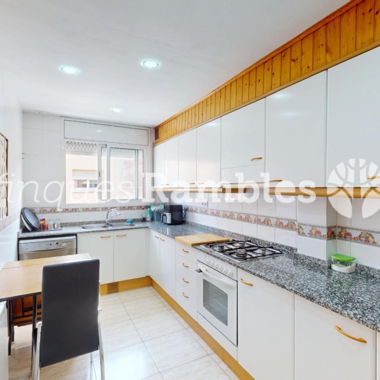 Piso de 3 habitaciones con suite y balcón en Vilanova del Camí