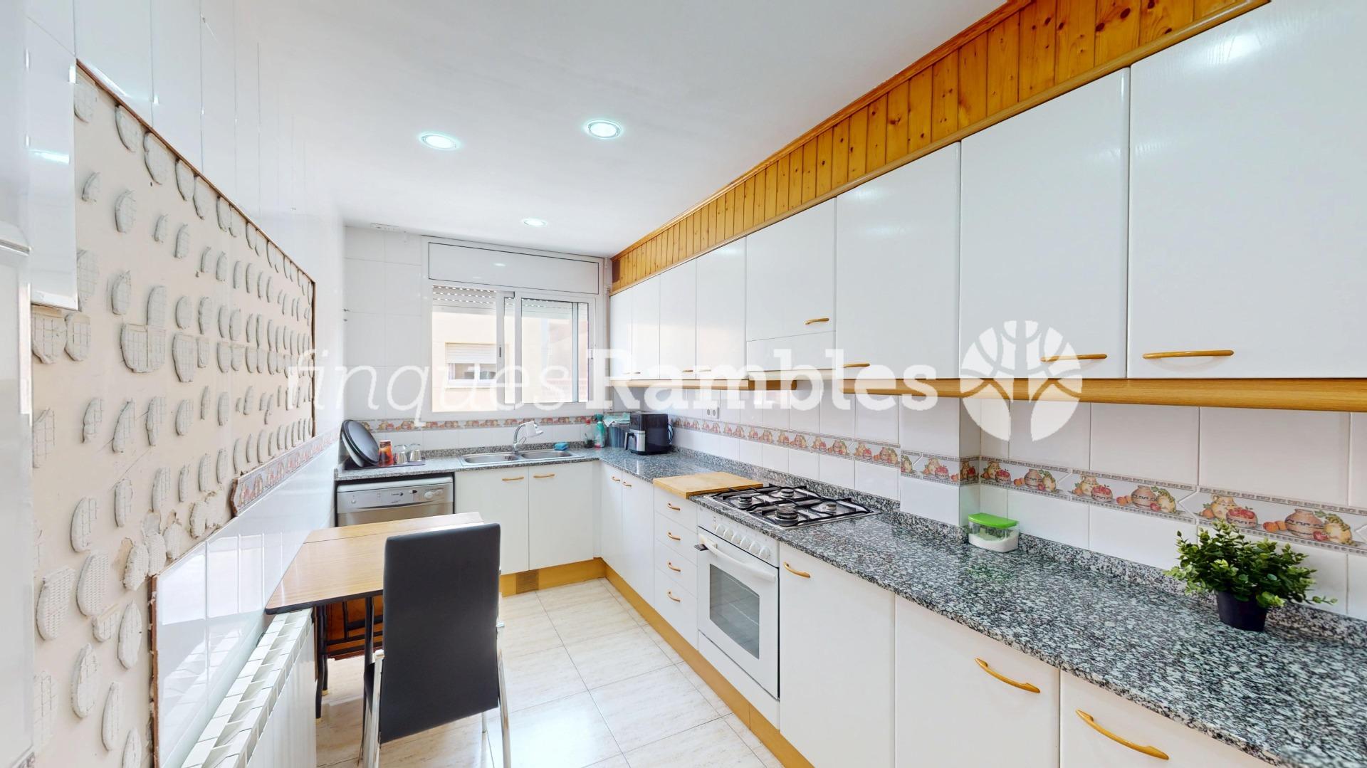 Piso de 3 habitaciones con suite y balcón en Vilanova del Camí