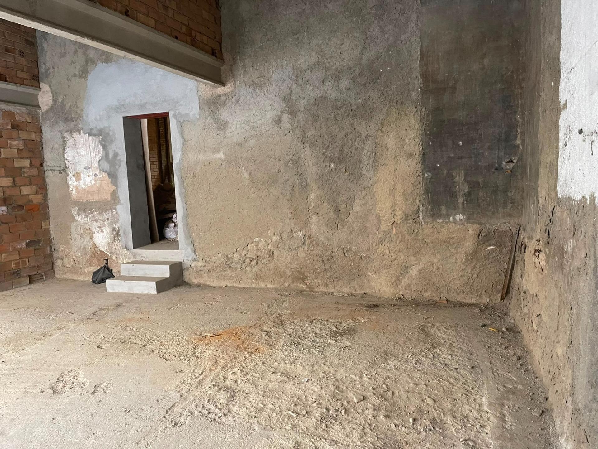 Ampli Magatzem de 215 m² amb gran accés per a vehicles al Rec d’Igualada